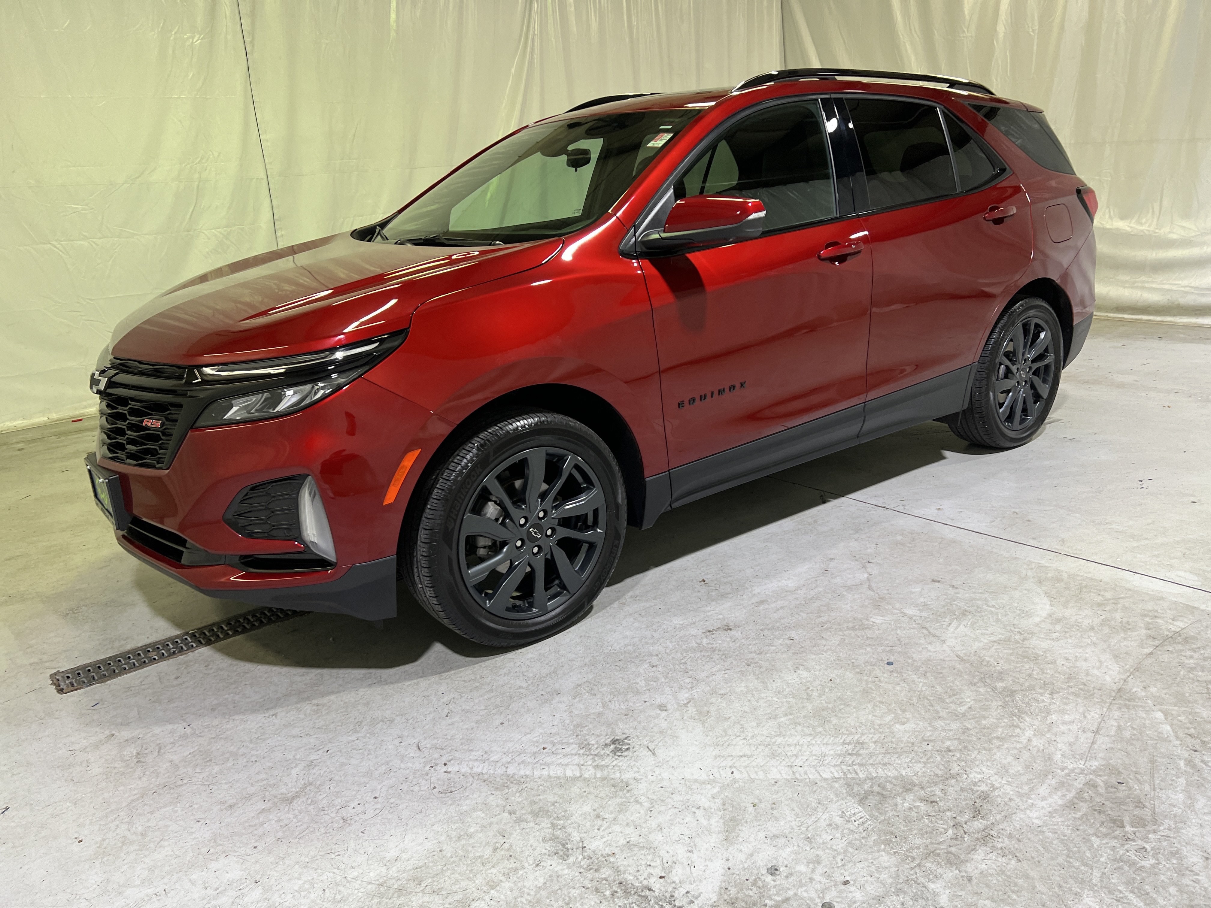 Certified 2024 Chevrolet Equinox RS w/ RS Leather Package AWD/4WD image 6