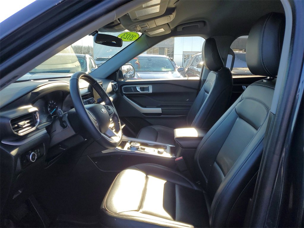 Used 2023 Ford Explorer XLT w/ Equipment Group 202A image 6
