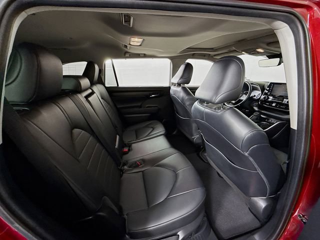 Used 2022 Toyota Highlander XLE image 29