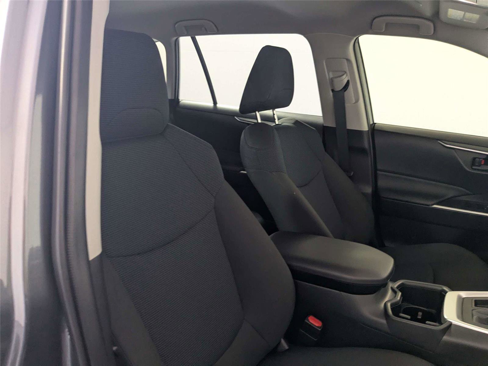 Certified 2025 Toyota RAV4 LE FWD image 33