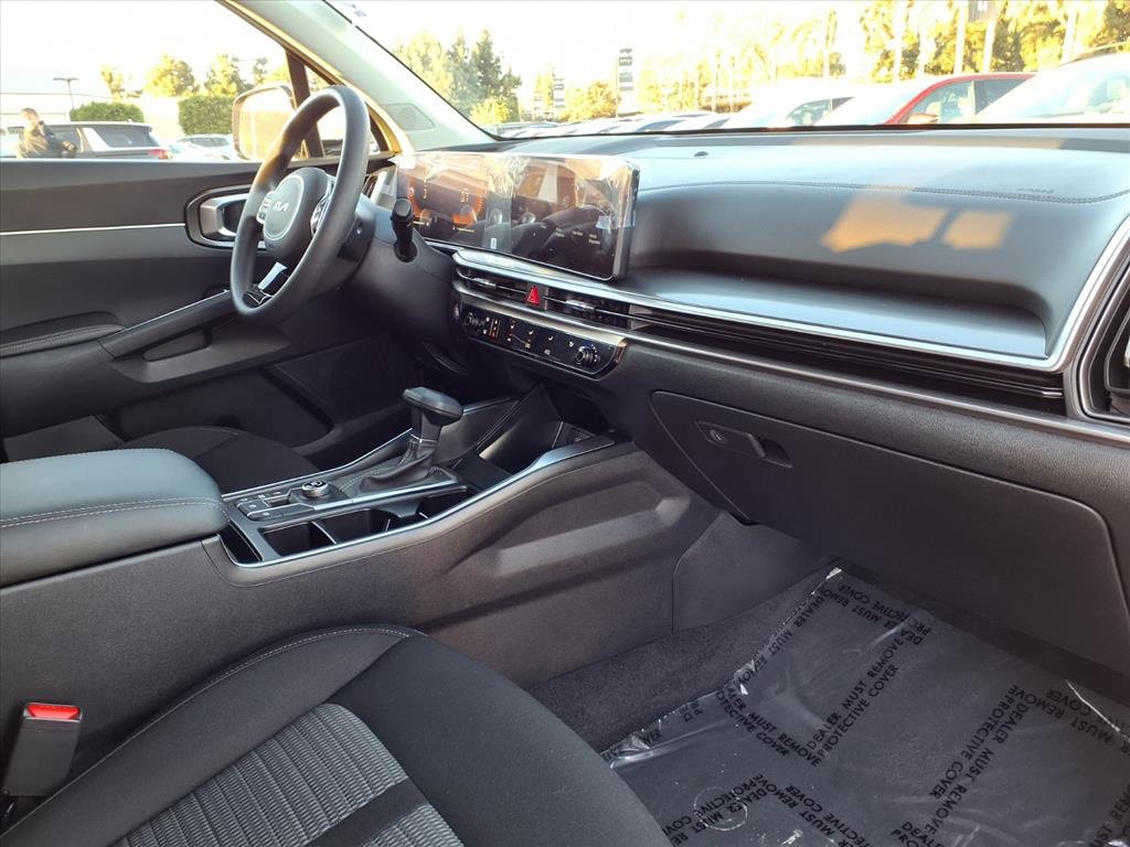 Certified 2025 Kia Sorento LX image 15
