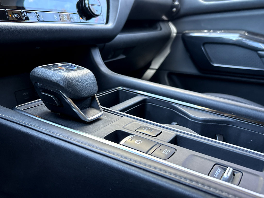 Used 2022 Nissan Pathfinder SV w/ SV Black Package image 16