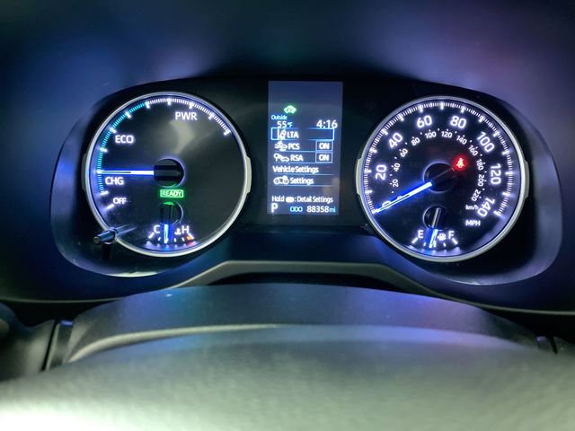 Used 2021 Toyota RAV4 LE image 16