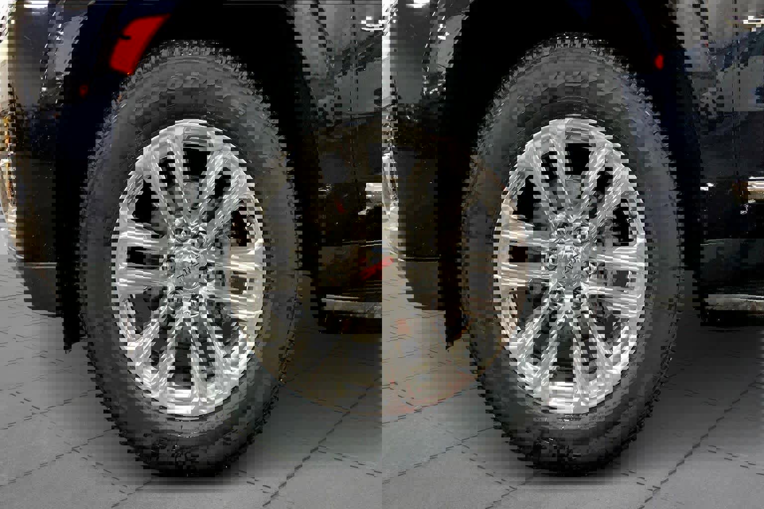 Used 2021 GMC Yukon SLT w/ SLT Premium Package image 11