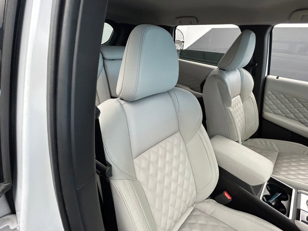 Used 2022 Mitsubishi Outlander SEL image 41