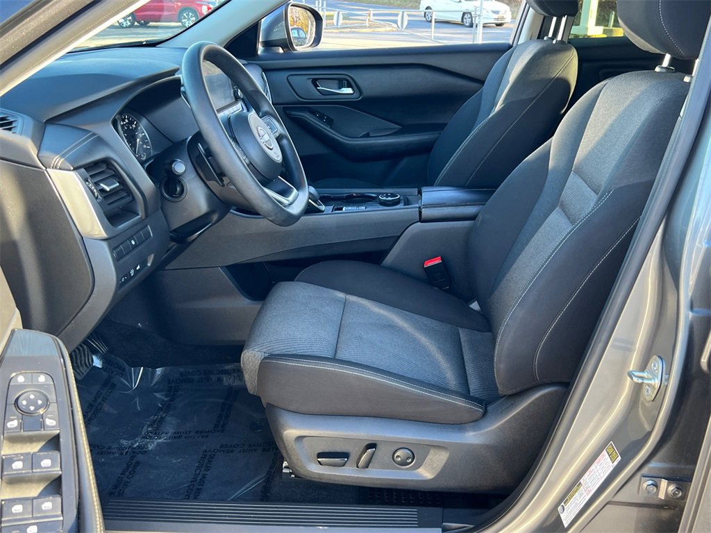 Used 2024 Nissan Rogue SV image 15