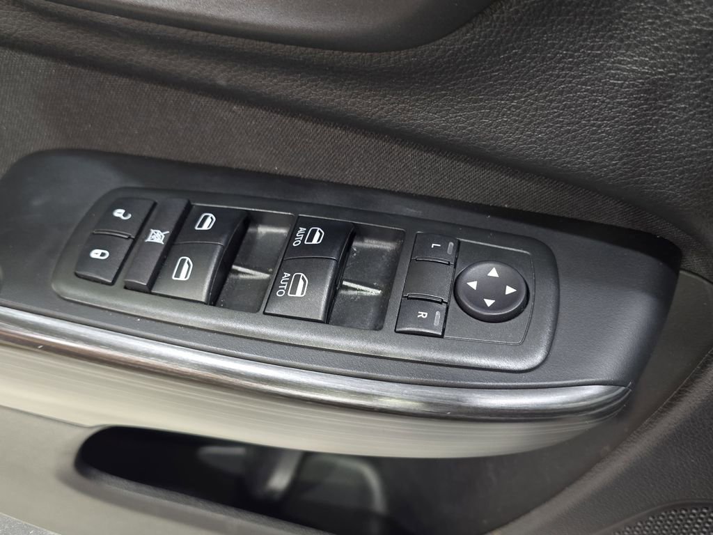 Used 2015 Jeep Cherokee Latitude AWD/4WD image 27