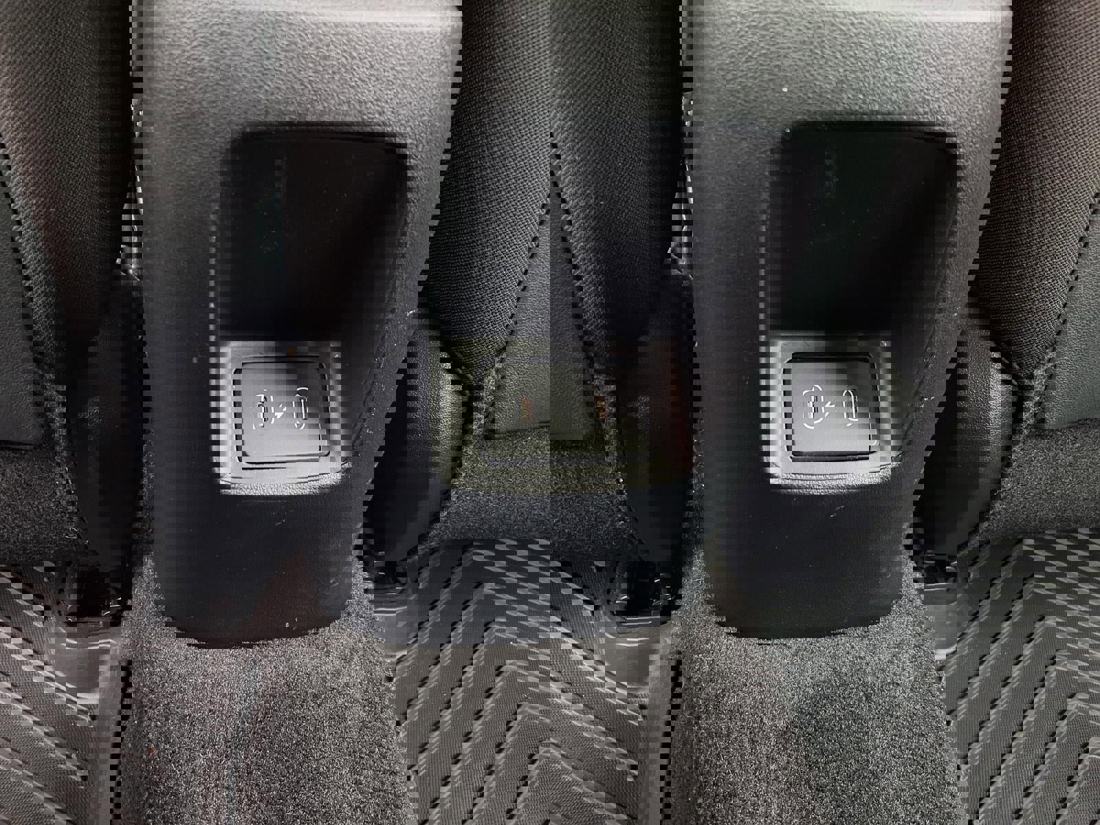 Certified 2025 Hyundai Elantra Sport image 24