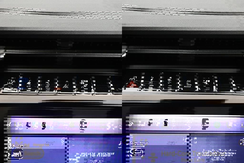 Used 2023 Jeep Grand Cherokee Overland w/ Advanced Protech Group III AWD/4WD image 28