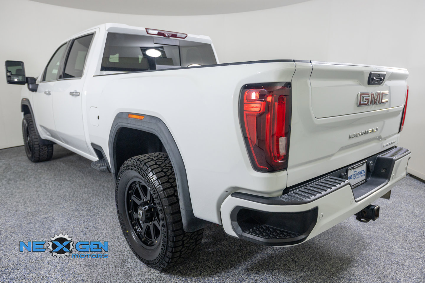 Used 2022 GMC Sierra 3500 Denali w/ Technology Package AWD/4WD image 6