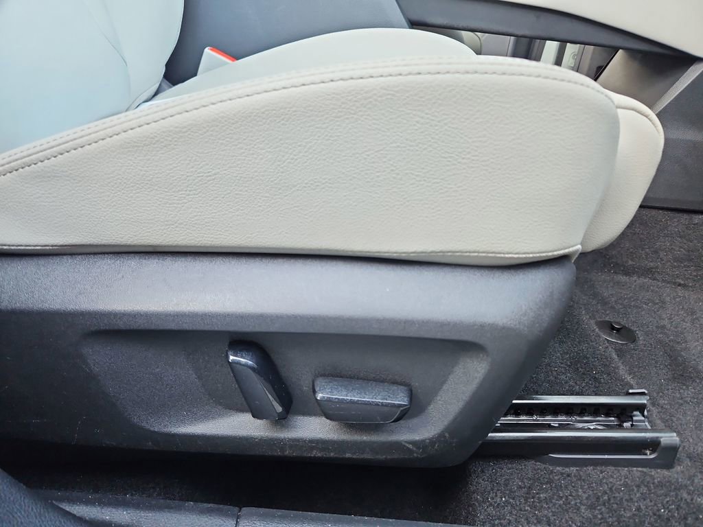 Used 2023 Nissan Rogue SL w/ SL Premium Package image 28