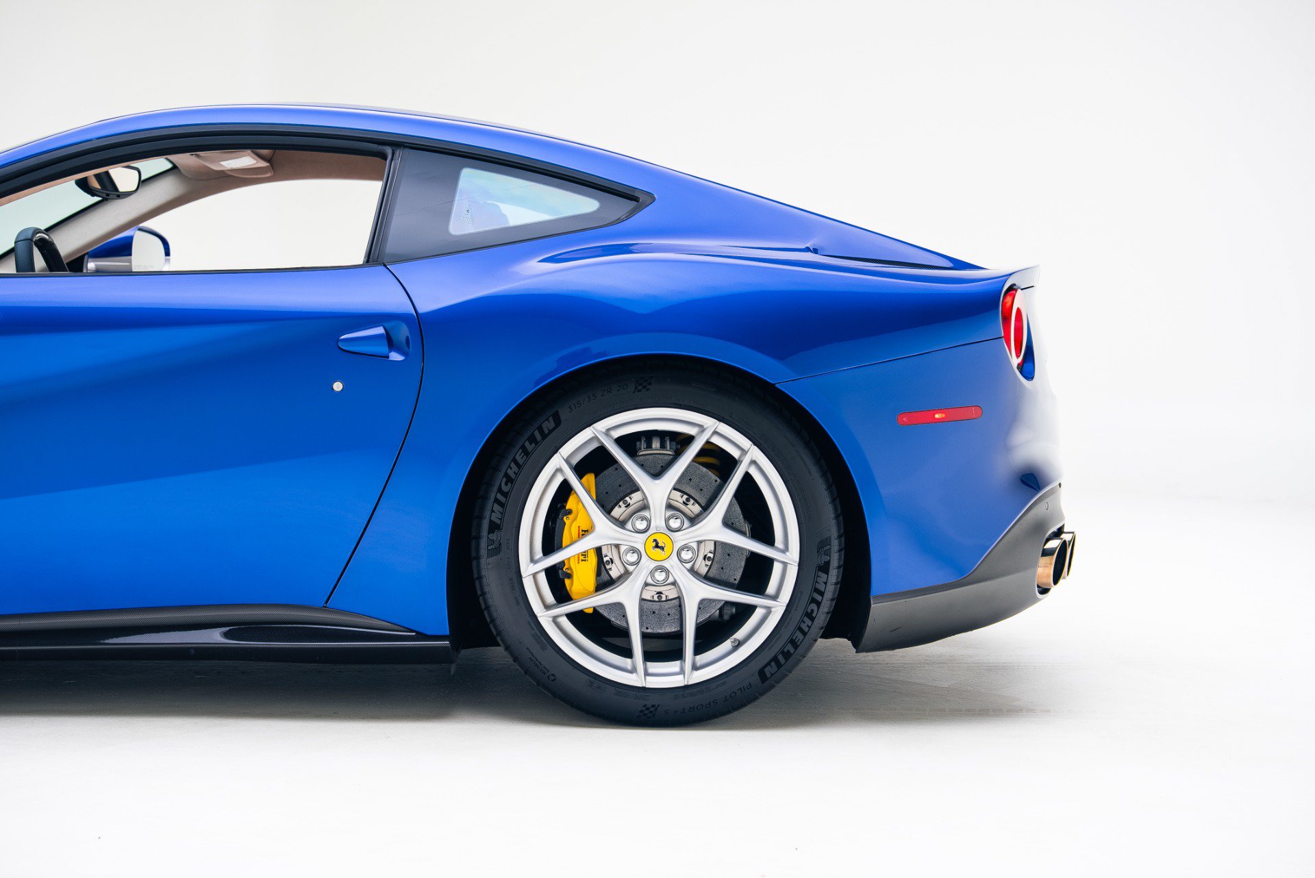 Used 2016 Ferrari F12 Berlinetta RWD image 15