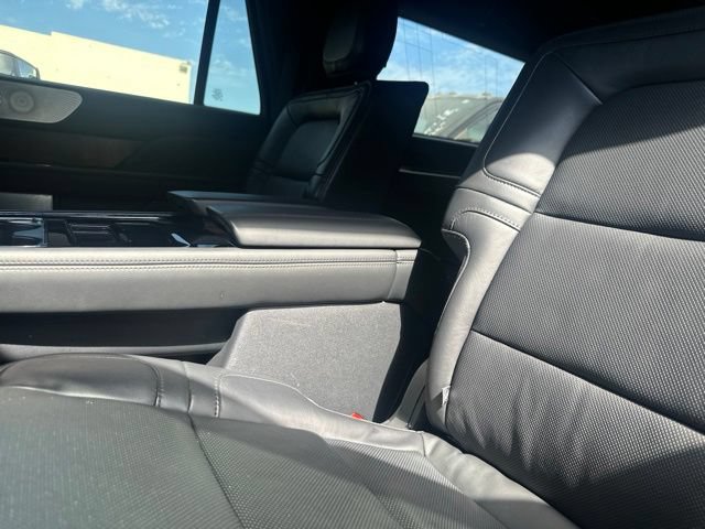 Used 2023 Lincoln Navigator L Reserve AWD/4WD image 8