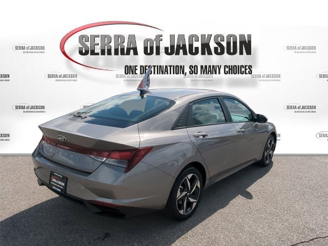 Used 2023 Hyundai Elantra SEL w/ Convenience Package image 9