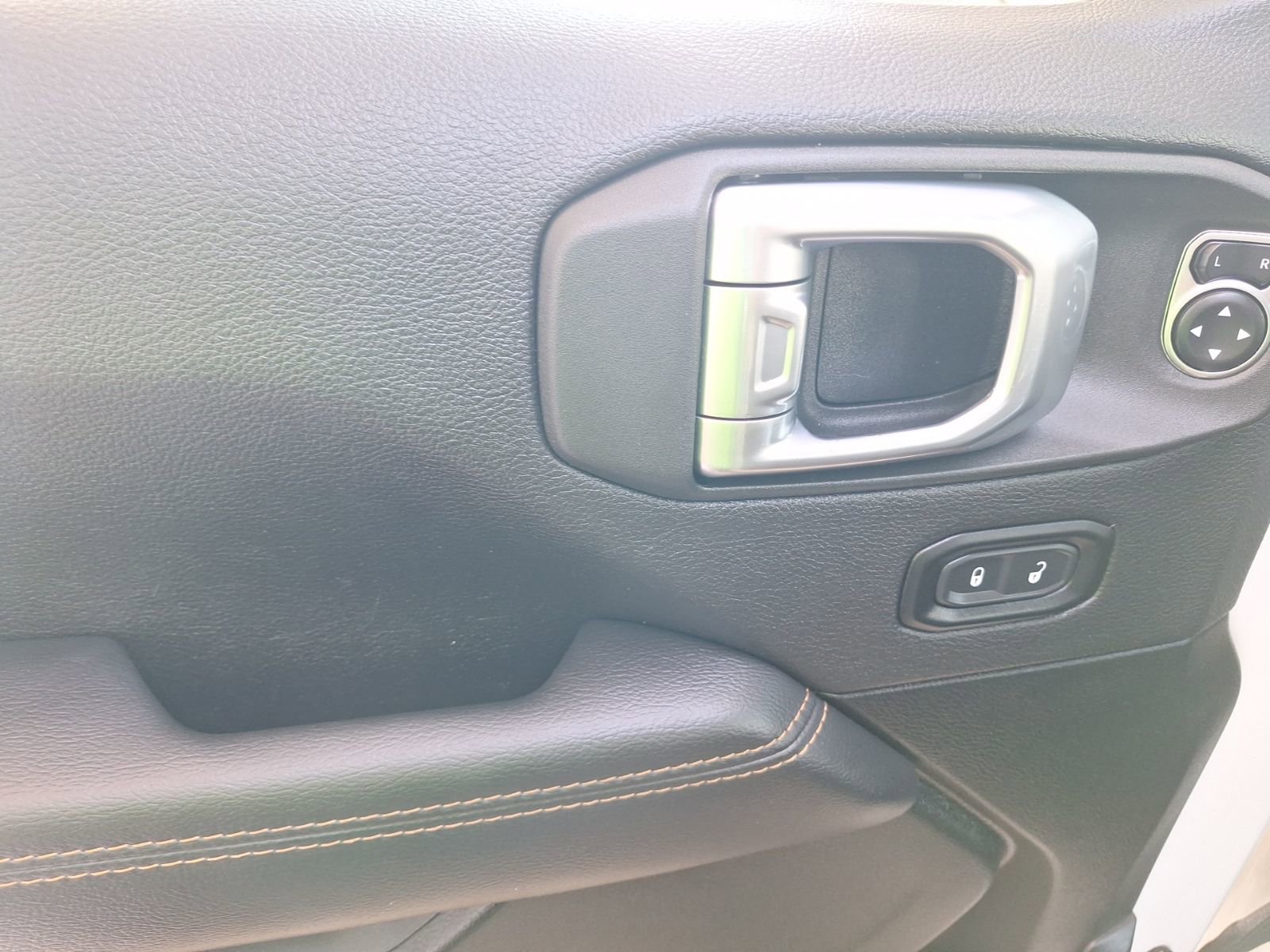 Used 2023 Jeep Gladiator Overland image 17