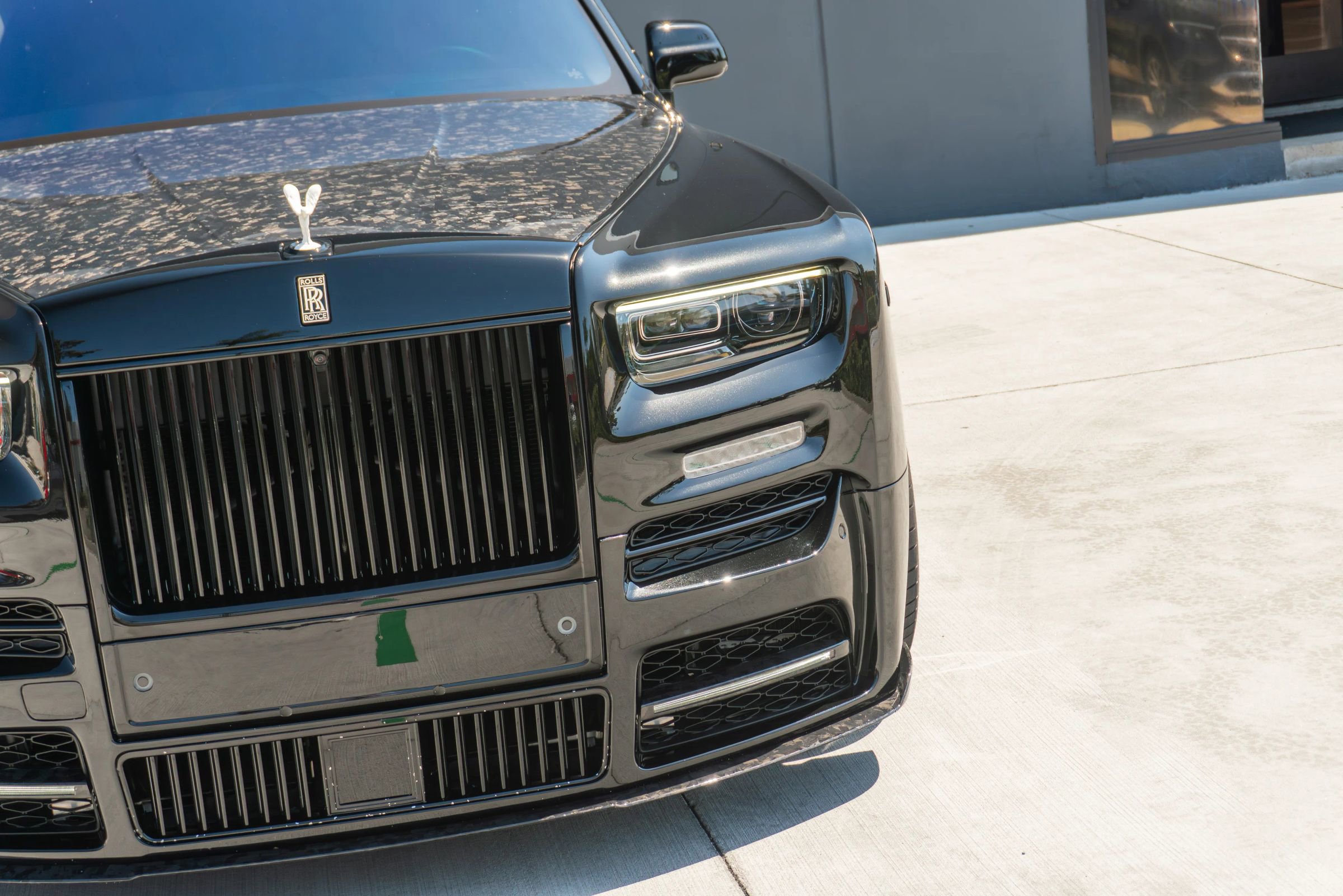 Used 2024 Rolls-Royce Phantom Sedan w/ The Phantom Package RWD image 30