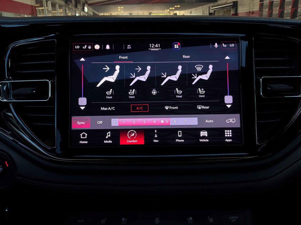 Used 2021 Dodge Durango R/T w/ Technology Group RWD image 42