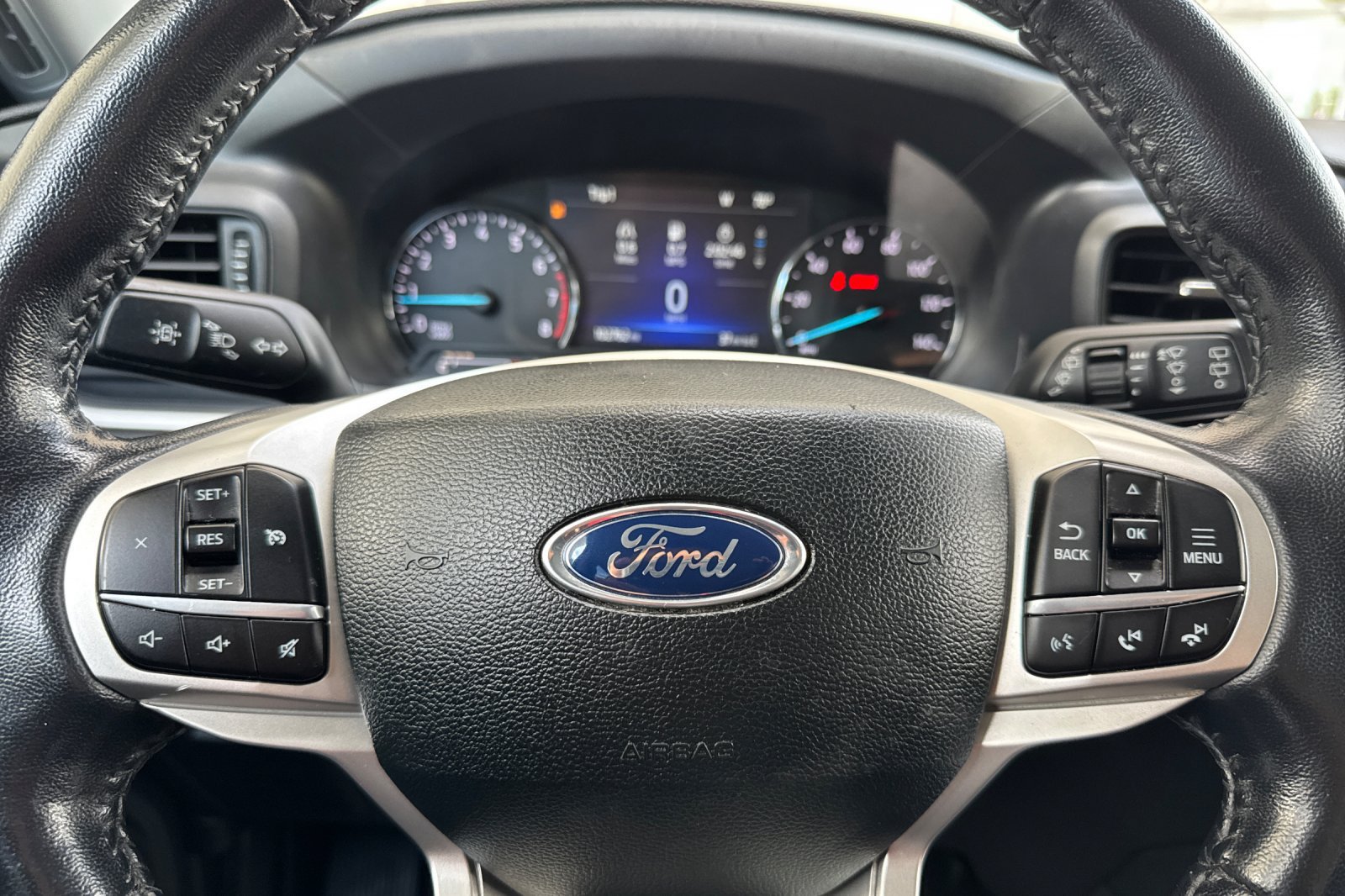 Used 2022 Ford Explorer XLT AWD/4WD image 23
