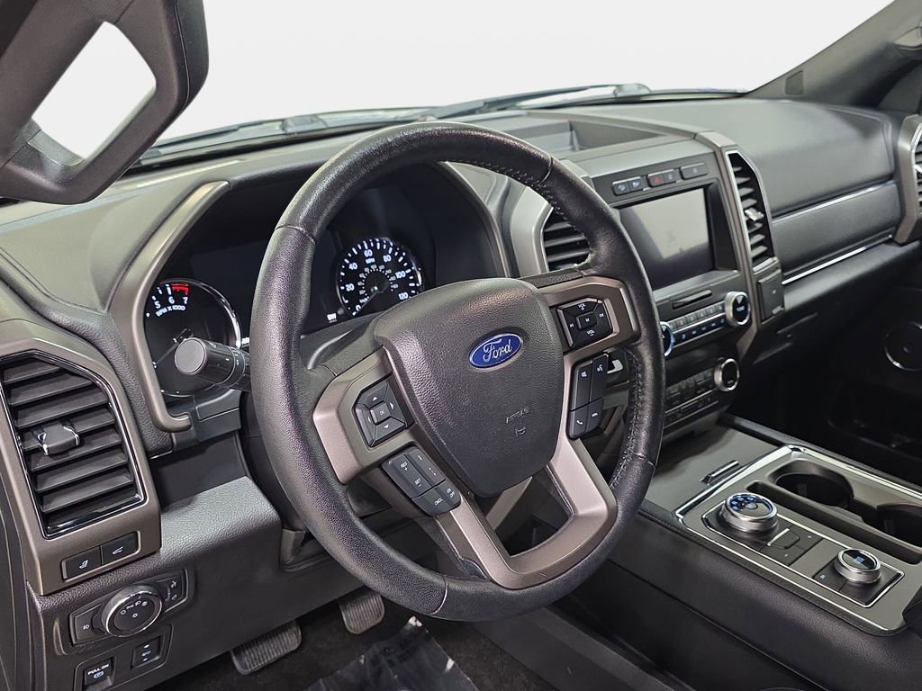 Used 2019 Ford Expedition XLT w/ Equipment Group 202A AWD/4WD image 16