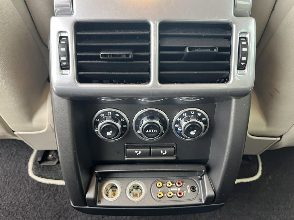 Used 2011 Land Rover Range Rover Supercharged AWD/4WD image 24