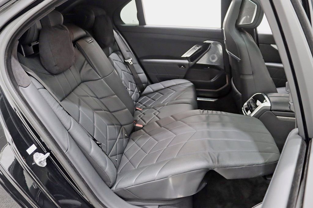 Used 2023 BMW 760i xDrive image 33
