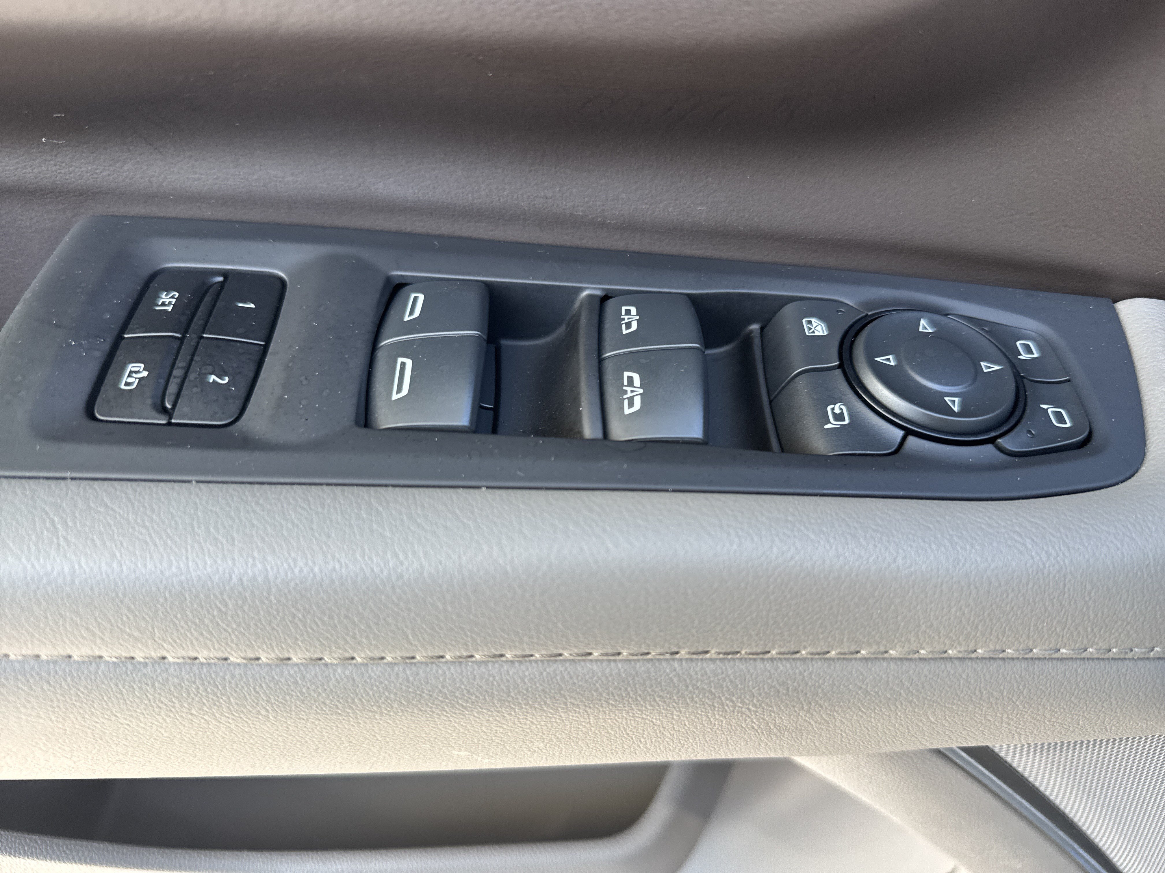Used 2024 Chevrolet Tahoe Z71 w/ Luxury Package AWD/4WD image 15