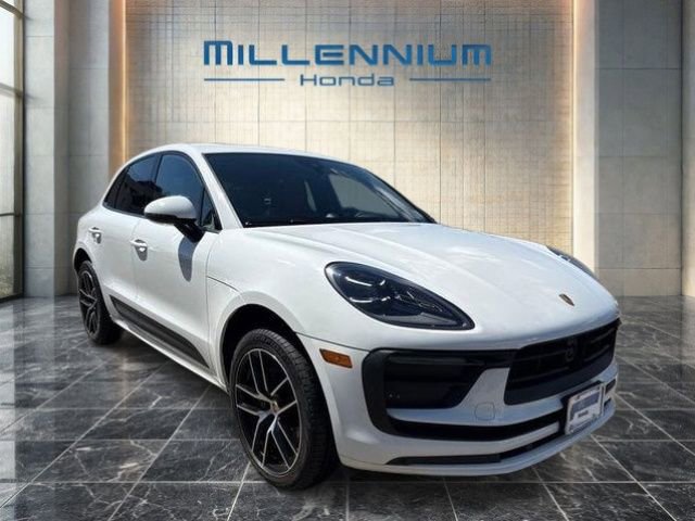 Used 2023 Porsche Macan Turbo AWD/4WD image 2