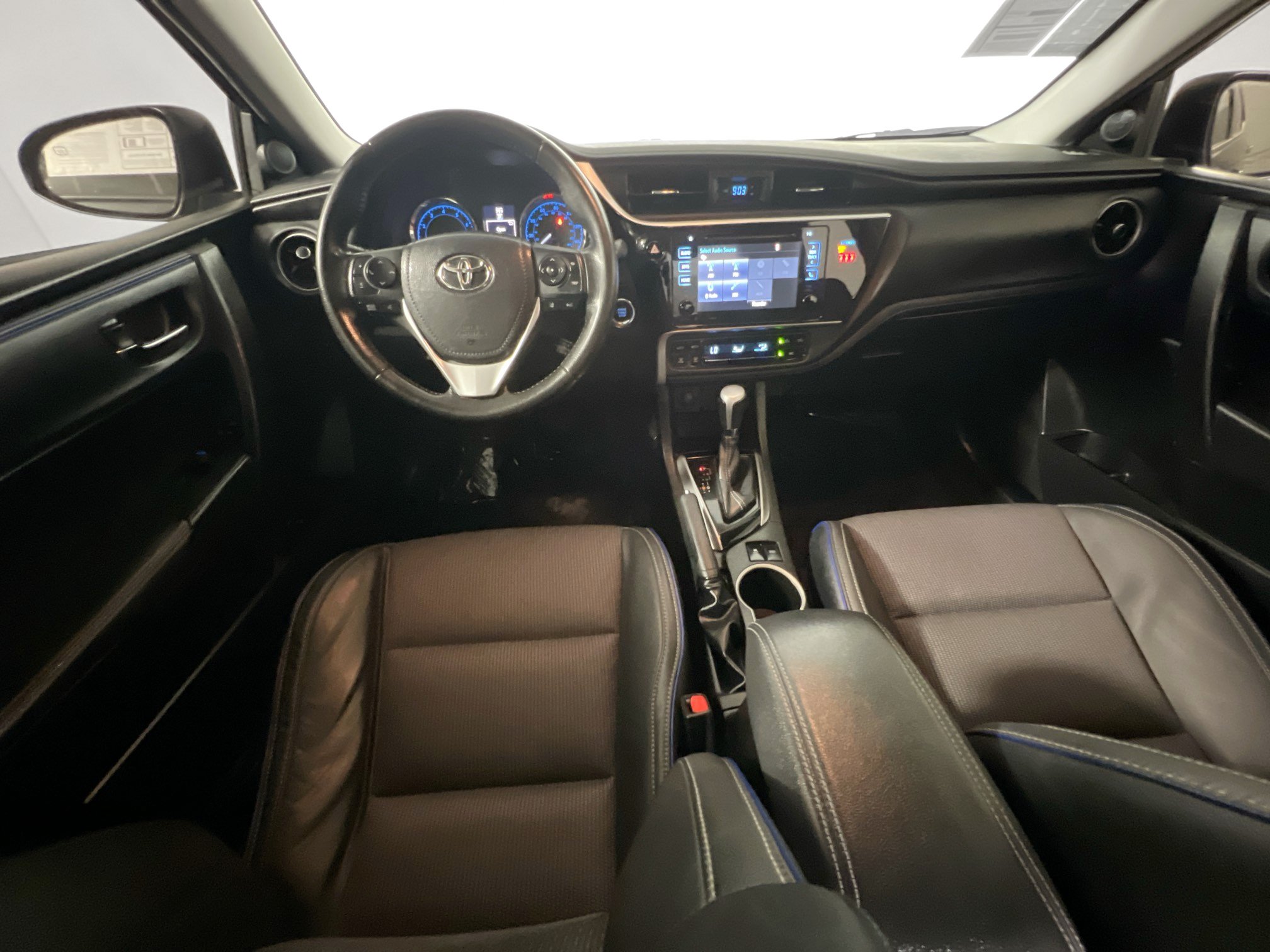 Used 2019 Toyota Corolla SE w/ SE Premium Package FWD image 29
