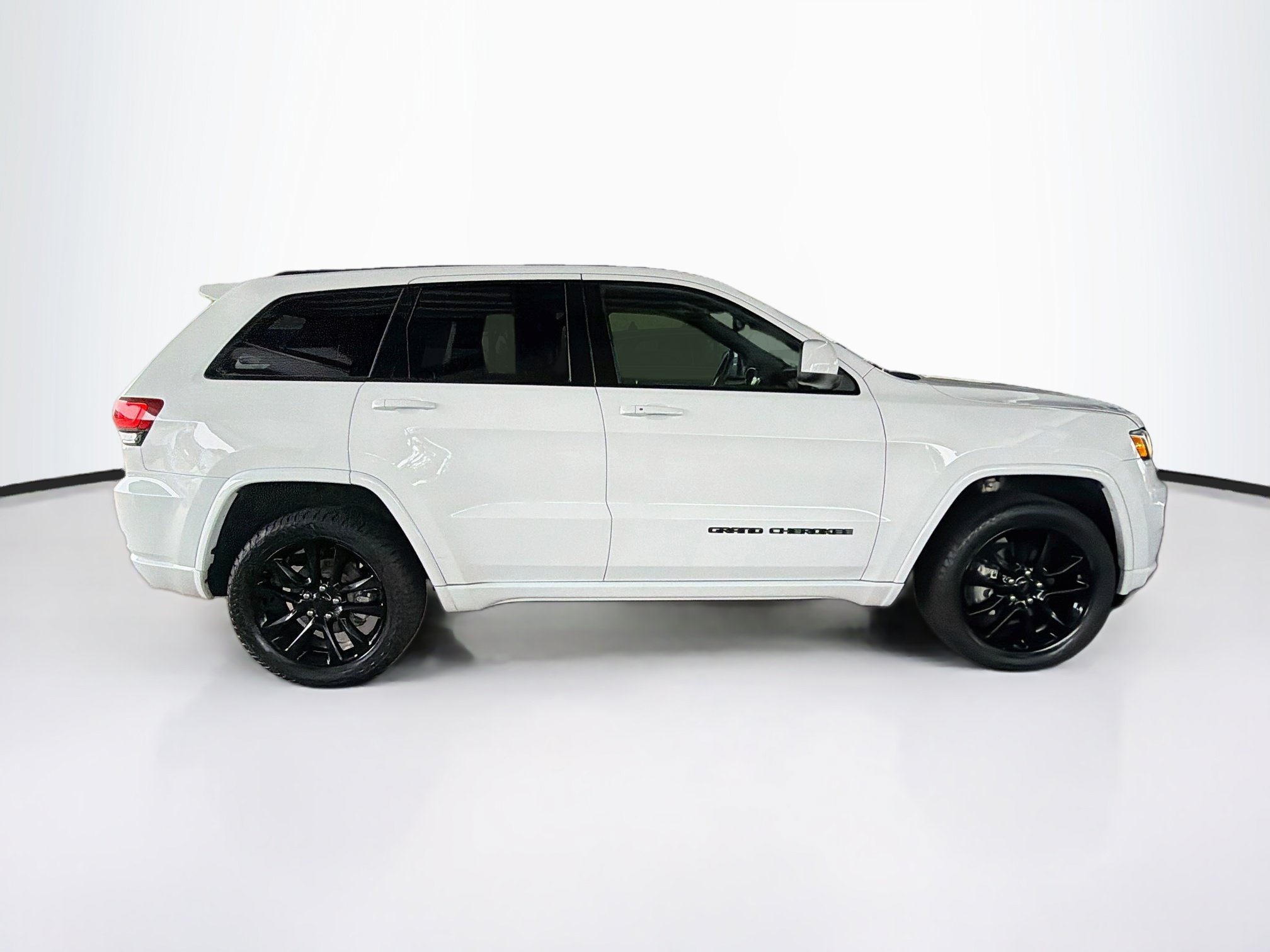Used 2019 Jeep Grand Cherokee Altitude AWD/4WD image 10