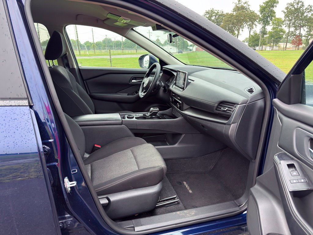 Used 2024 Nissan Rogue SV AWD/4WD image 32