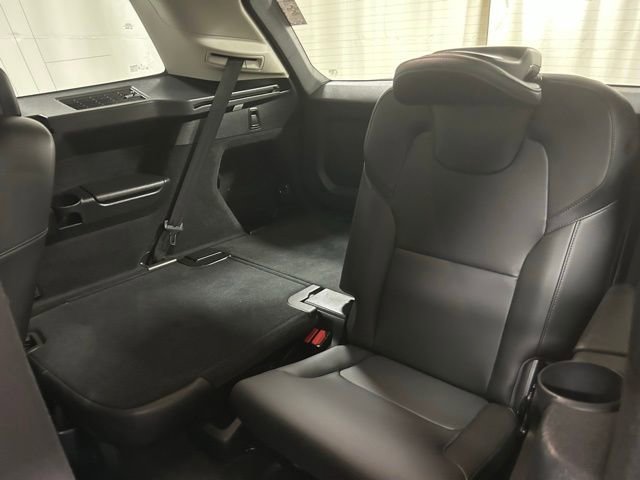 Used 2025 Volvo XC90 B5 Core image 13