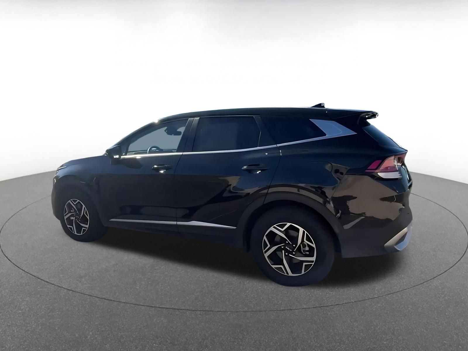 Used 2025 Kia Sportage LX FWD image 10
