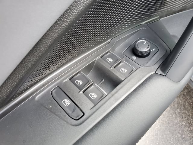New 2026 Volkswagen Tiguan SE R-Line FWD image 16