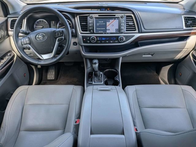 Used 2016 Toyota Highlander Limited w/ Driver Technology Package FWD image 6