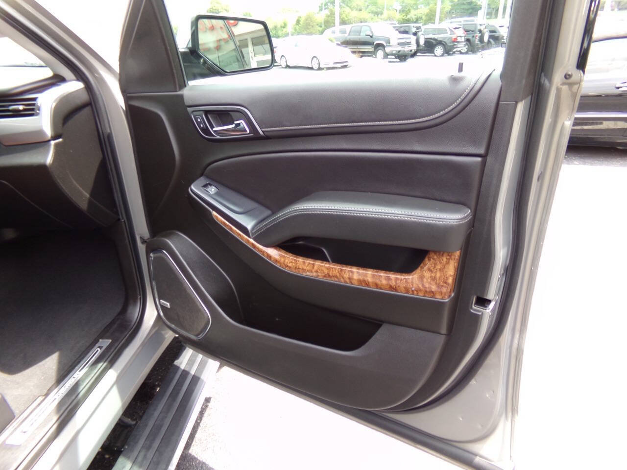 Used 2019 Chevrolet Suburban Premier w/ Premier Plus Edition AWD/4WD image 39
