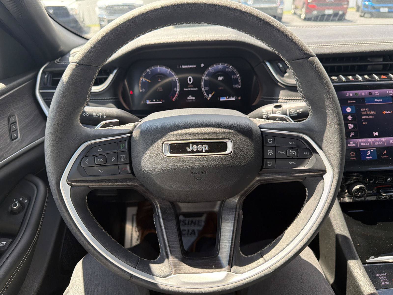 Used 2024 Jeep Grand Cherokee Limited w/ Luxury Tech Group II AWD/4WD image 19