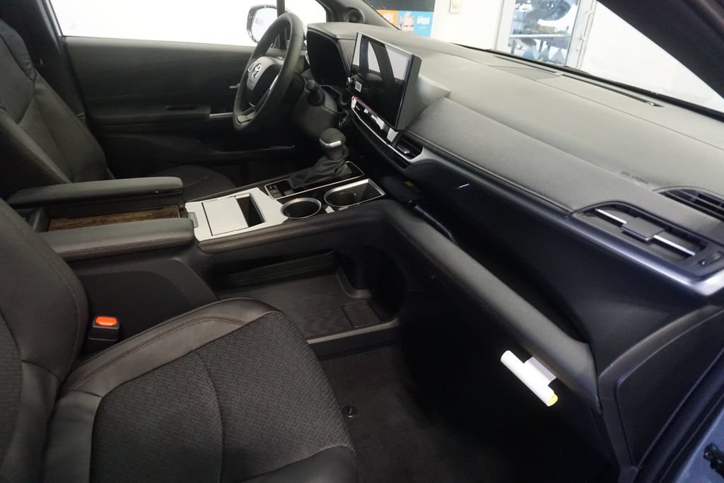 New 2026 Toyota Sienna Limited FWD image 28
