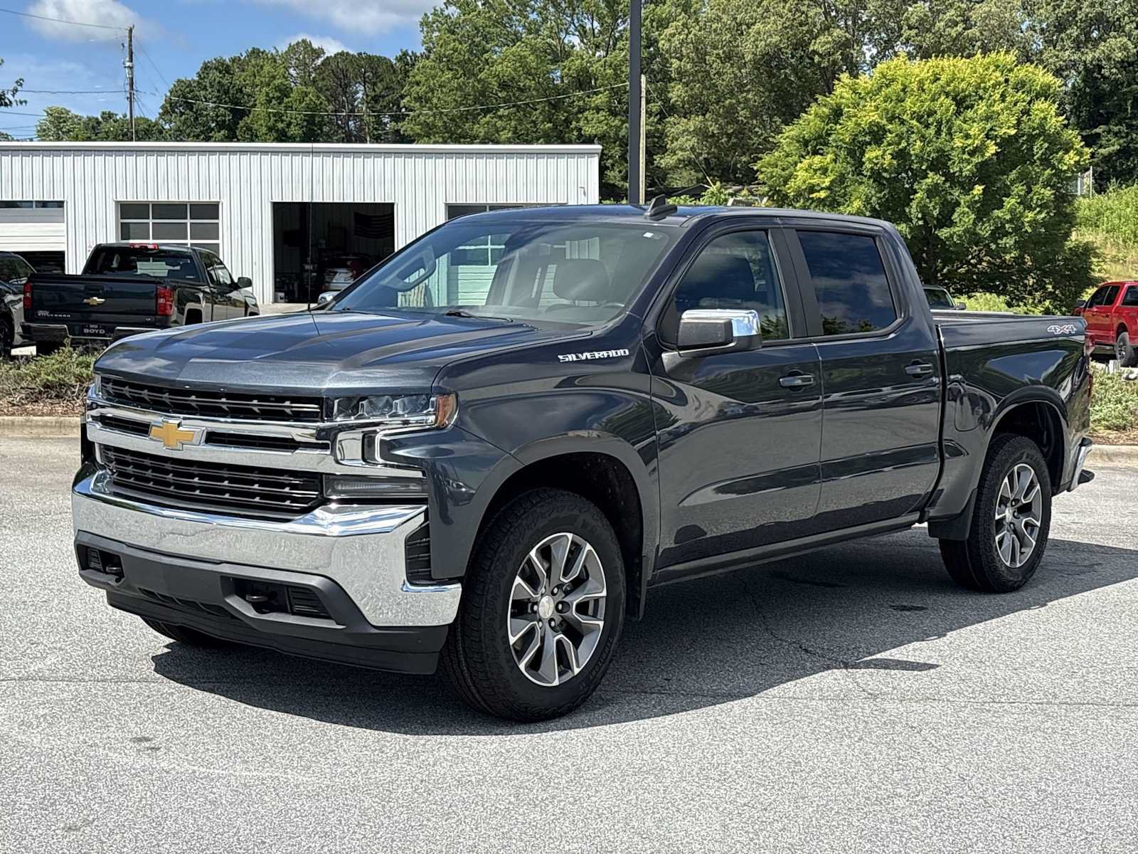 Used 2021 Chevrolet Silverado 1500 LT AWD/4WD image 2
