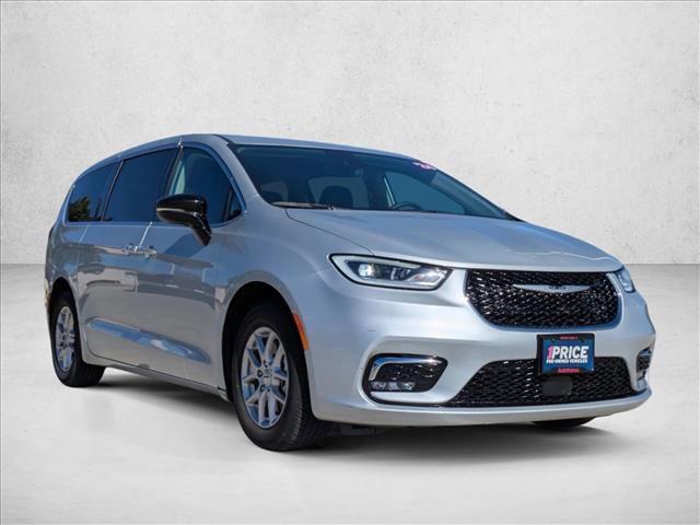 Used 2024 Chrysler Pacifica Touring-L FWD video 3