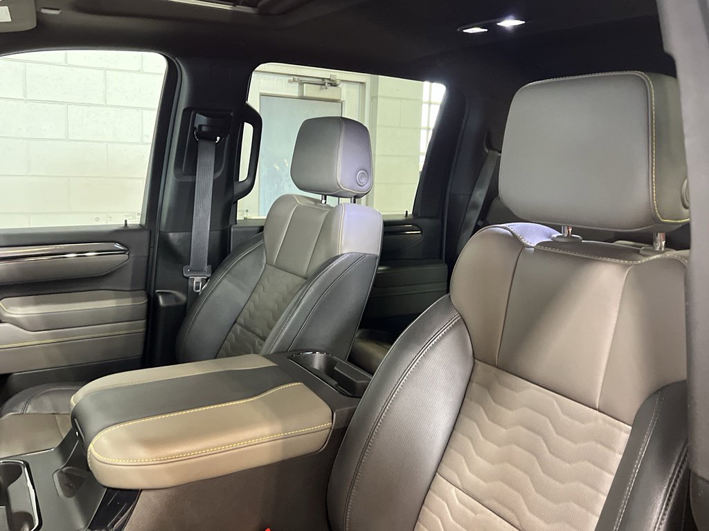 Used 2024 Chevrolet Silverado 2500 ZR2 w/ Technology Package image 18