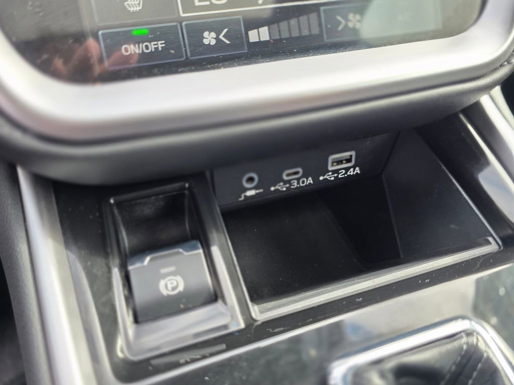 Used 2023 Subaru Outback Premium AWD/4WD image 32