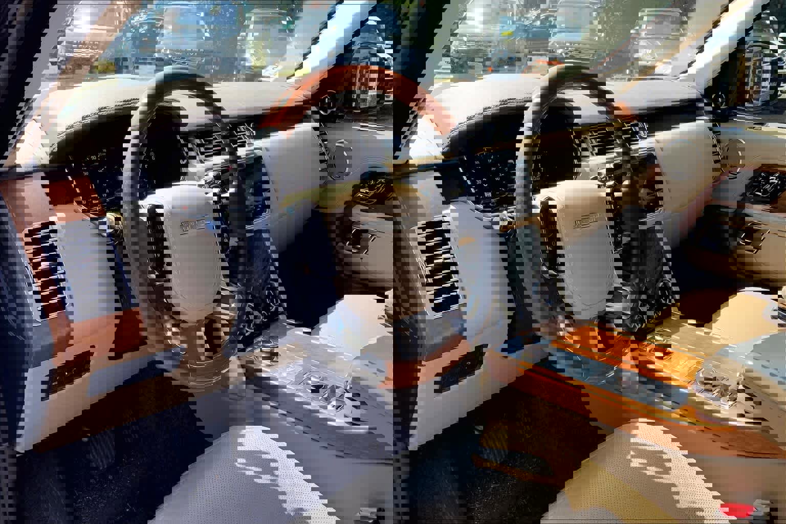 Used 2019 Land Rover Range Rover Supercharged image 16