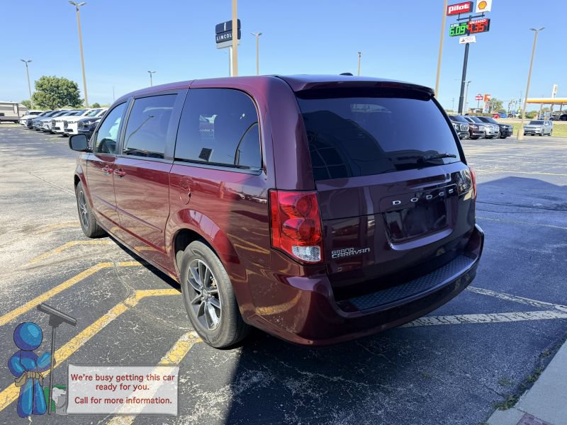 Used 2017 Dodge Grand Caravan SE FWD image 3