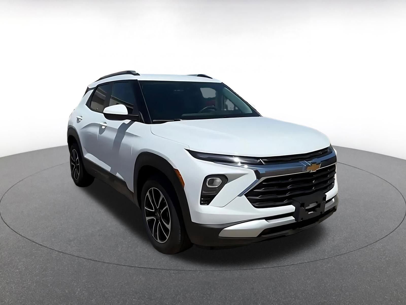 Used 2025 Chevrolet TrailBlazer LT FWD image 3