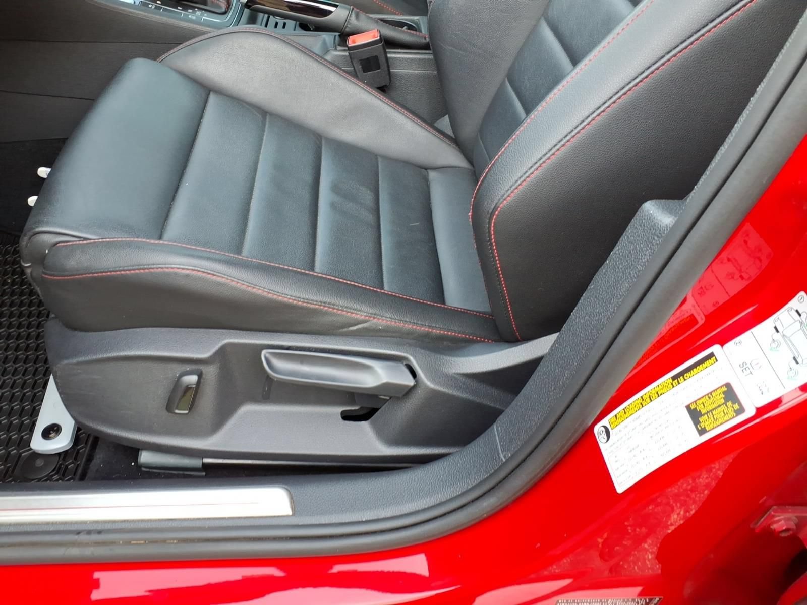 Used 2017 Volkswagen GTI SE FWD image 18