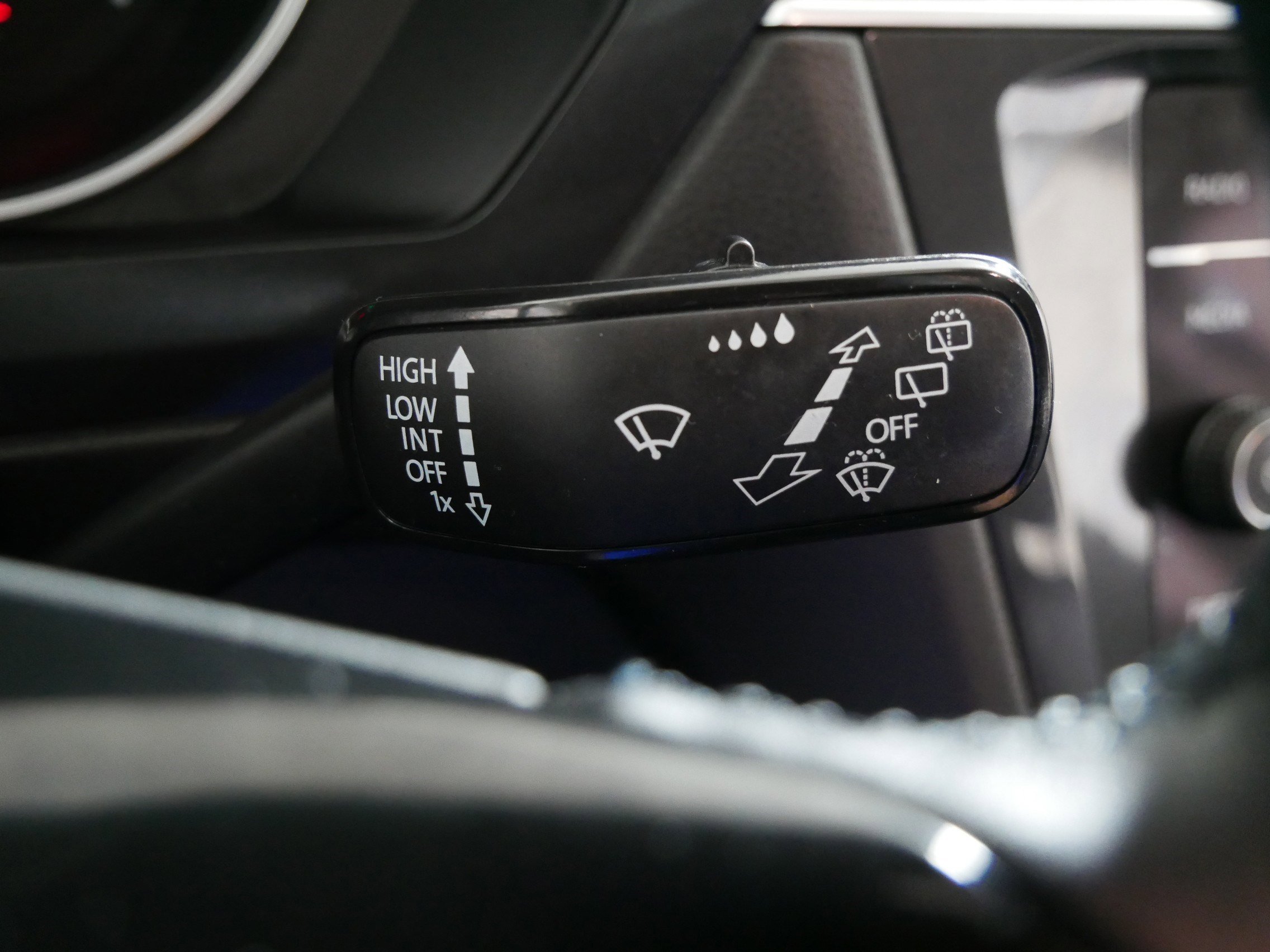 Used 2019 Volkswagen Tiguan SE image 31