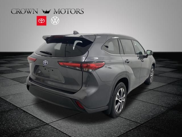 Used 2022 Toyota Highlander XLE image 6
