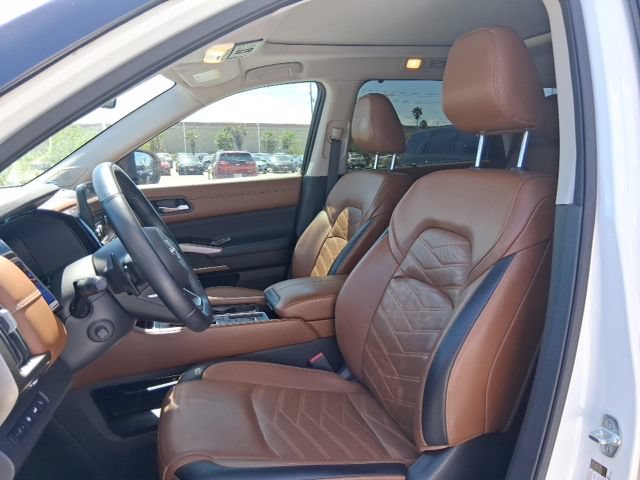 Used 2023 Nissan Pathfinder Platinum FWD image 14