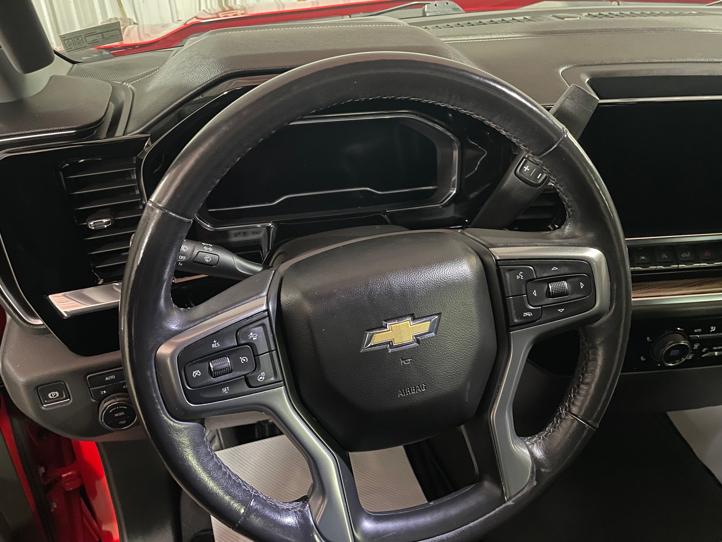 Used 2022 Chevrolet Silverado 1500 LT AWD/4WD image 11