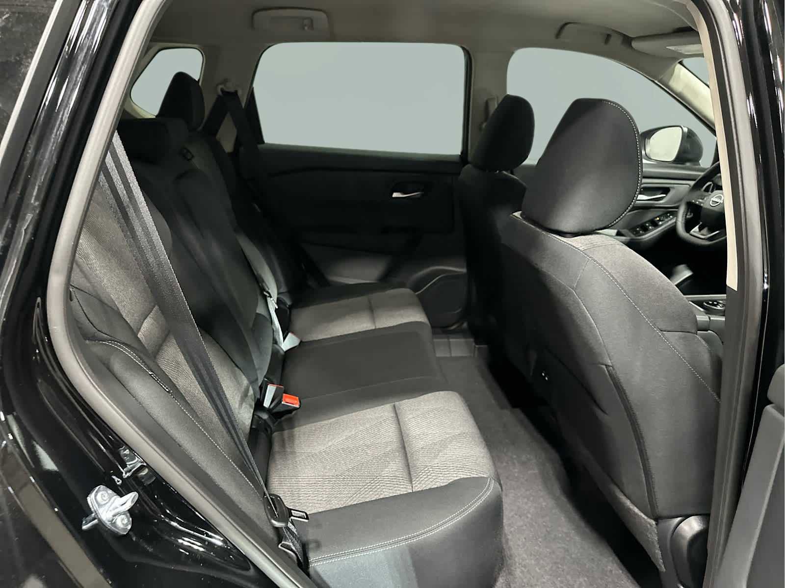 Used 2025 Nissan Rogue SV image 17